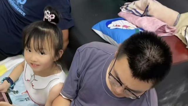 许敏|姚家男儿直播分享聚餐画面，许敏姚爸再同框，与姚威关系仍是焦点