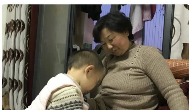 杜新枝回应外孙风波，牵扯偷换引争议，网友：急忙退网是因为心虚
