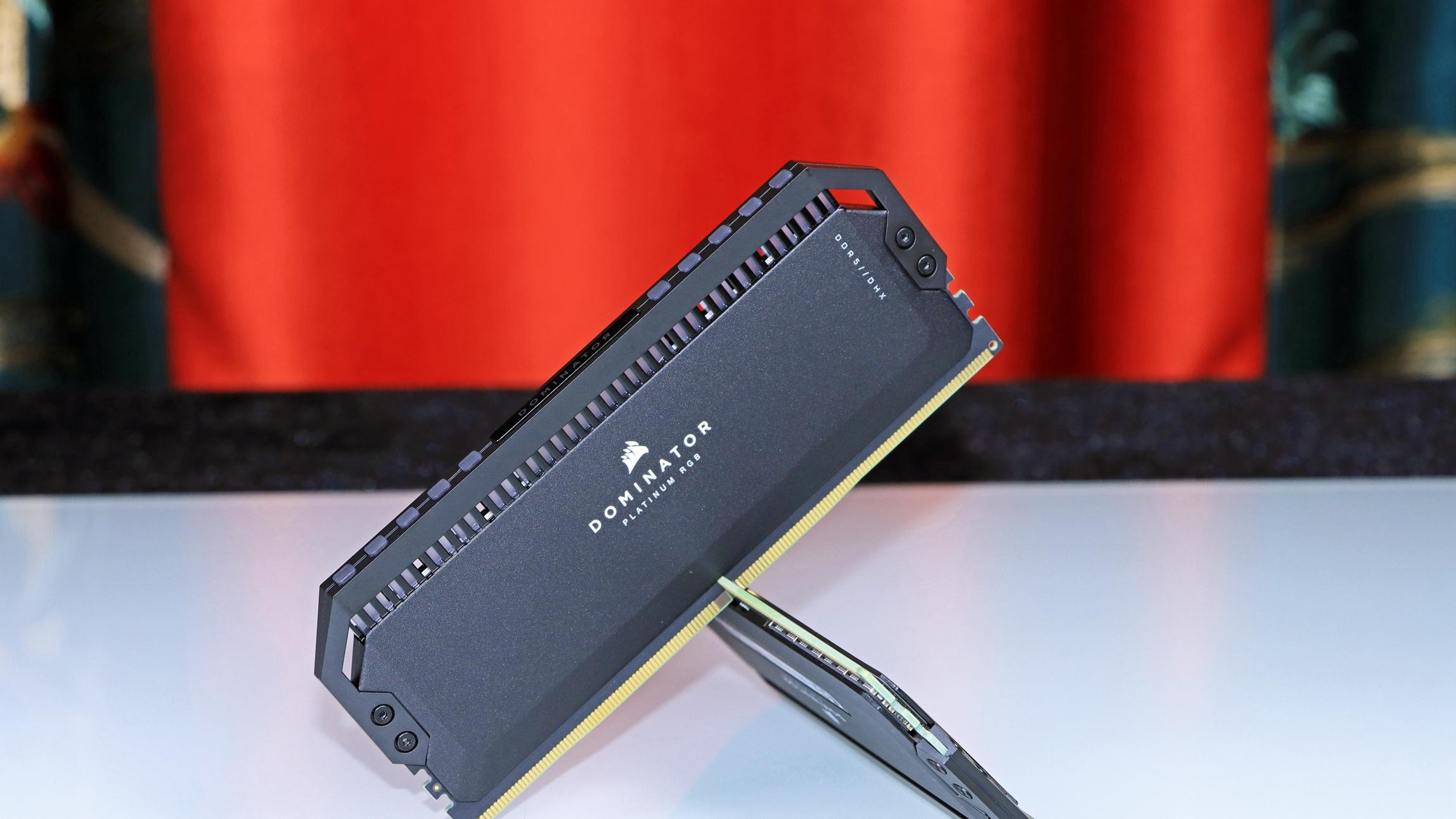 显示器|美商海盗船 白金统治者RGB DDR5 5600 16G*2 内存条上手实测