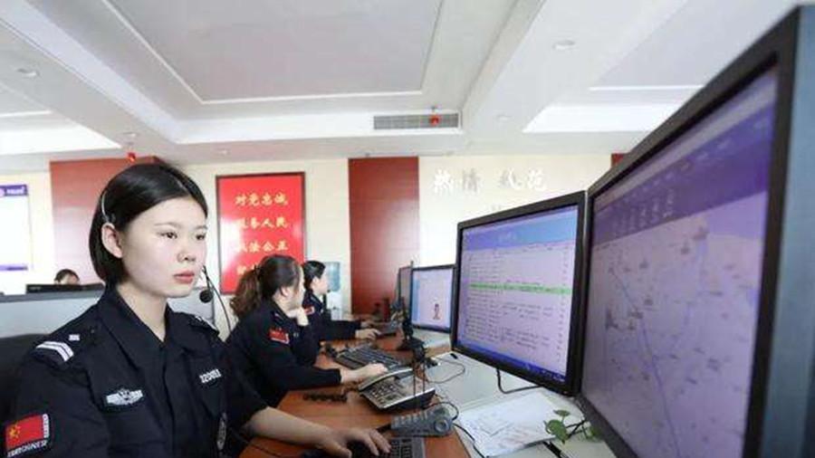 案例：女子与丈夫争吵，穿内衣与邻居阳台聊天，丈夫将其舌头割下