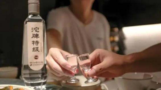 建议中老年人：有钱没钱这4种佳酿可以多喝，全是好喝不贵的纯粮