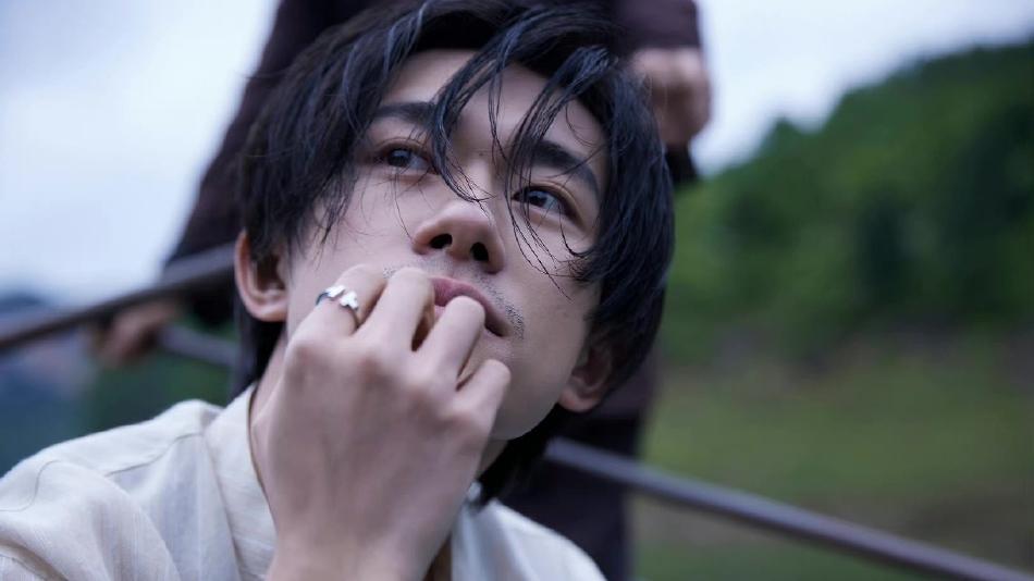 易烊千玺|恭喜易烊千玺，终于吃上皇粮了