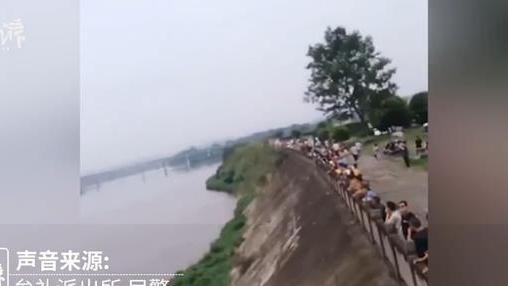 三伏天|男子野钓遇涨水，两天没有打捞到，一个技巧避免