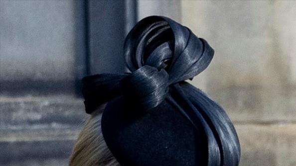 红眼|女王唯一的原配儿媳：苏菲为婆婆守灵哭红眼，卡米拉摆出王后姿态