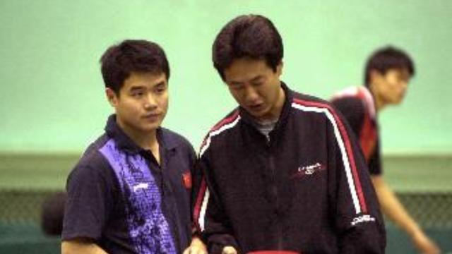 教练|63岁施之皓现状：赴巴新执教，二婚娶弟子李楠，弃用郭跃引起争议