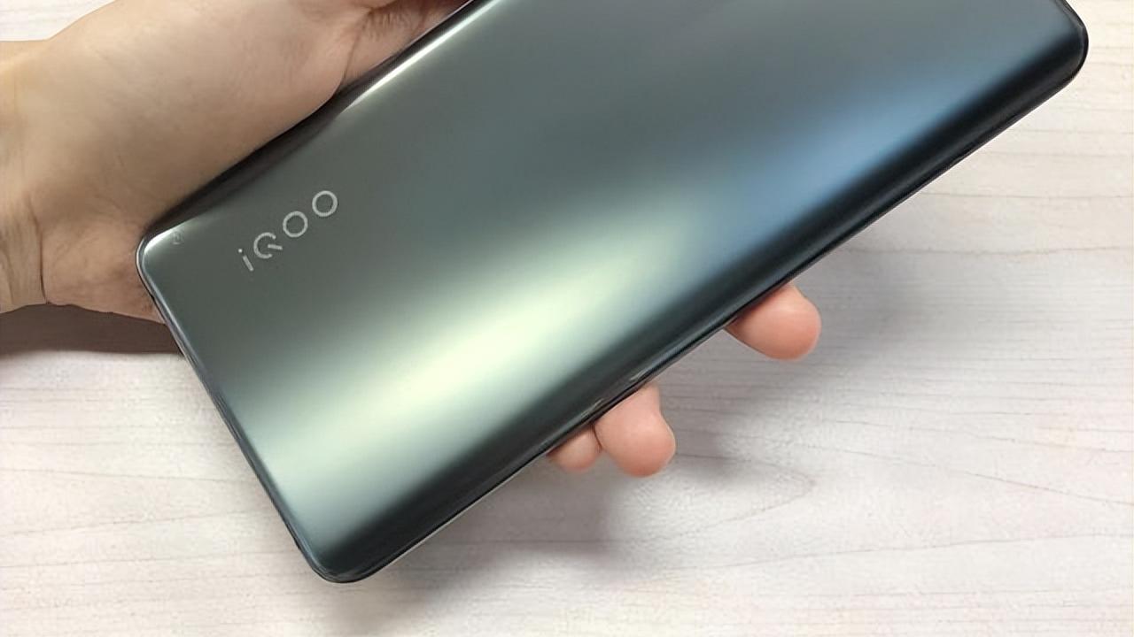 两年前花4500买的IQOO 5，现在相当于什么价位的手机？