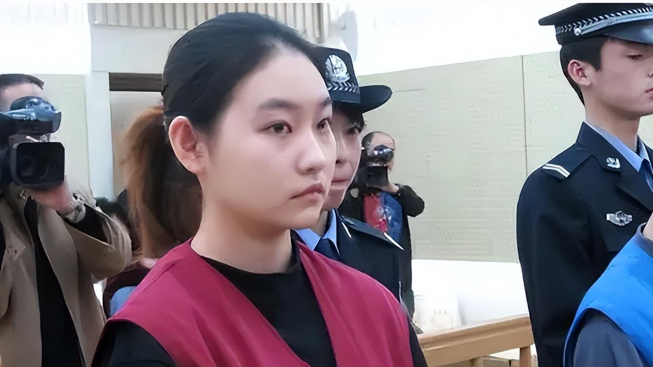 2006年，北京女孩诈骗世界冠军和姨夫320万，只为给男友买保时捷