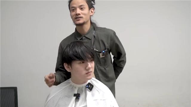 发型 山城小栗旬还是错付了，夸完自家客人一半水粉，jkl就换了新发型
