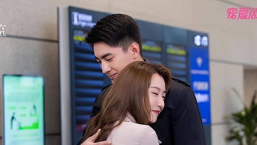 姐姐|职场剧变狗血剧，《总监》被弃是有理由的，演员也救不了的尴尬