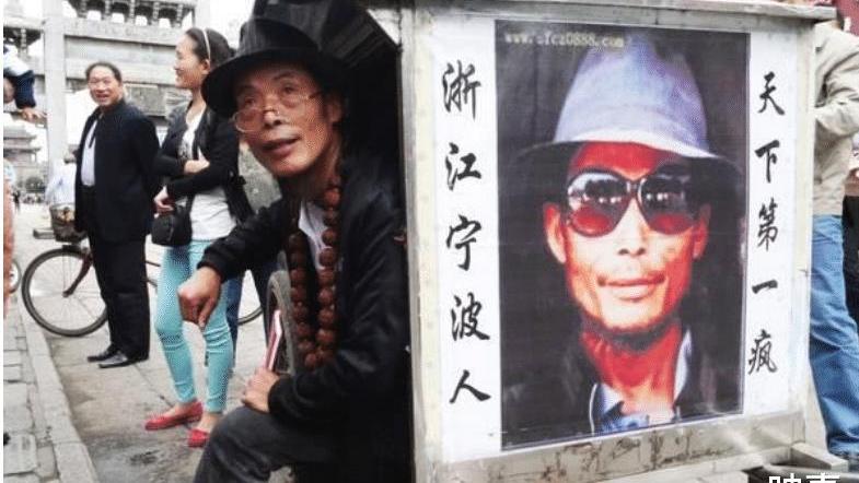 自驾|35年拉“房车”徒步30万公里，“天下第一疯”谢建光，长眠于拉萨