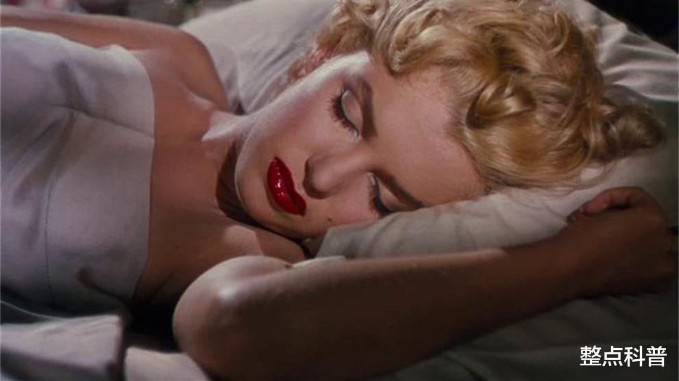 东亚女性胸部普遍比欧美小，源于基因变异？为啥只有东亚人变异？