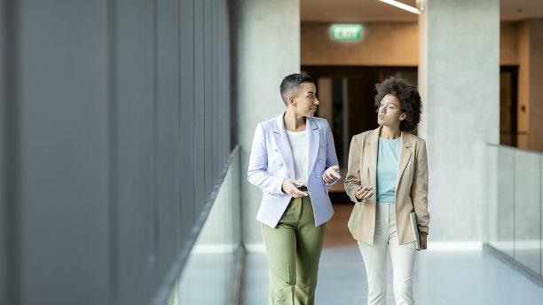 |在职场上，你是与领导私交，还是同事私交要分清楚