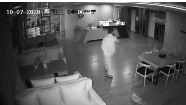 重庆江津，男子深夜潜入酒店偷窥他人隐私，结果翻窗时不慎坠亡