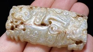 和田玉籽料|明 和田玉籽料 受沁 苍龙教子 玉珮 挂件把件