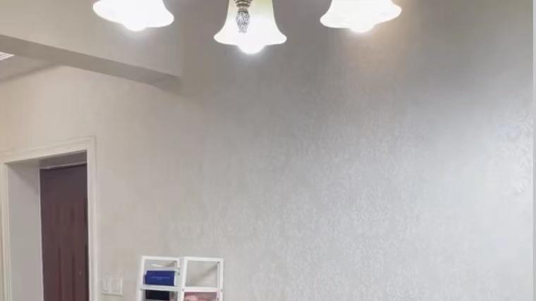 孩子想吃螃蟹前夫立马上门，吃饭时画面温馨，网友直言：原地复婚