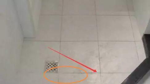 卫生间做玻璃淋浴房早已过时了，一个挡水条让你省下一半钱！