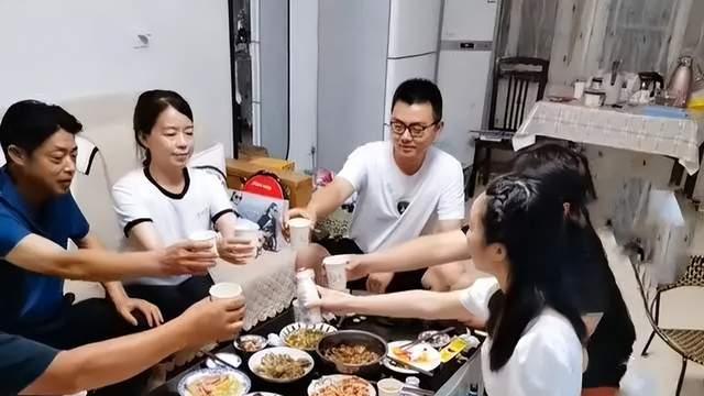 街拍|田舅舅为姐姐发声，田静称许妈姚爸的债也是自己的，否认婆媳不和