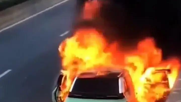 最近比亚迪车有点自燃，现在已经没有人说刀片电池不会自燃了