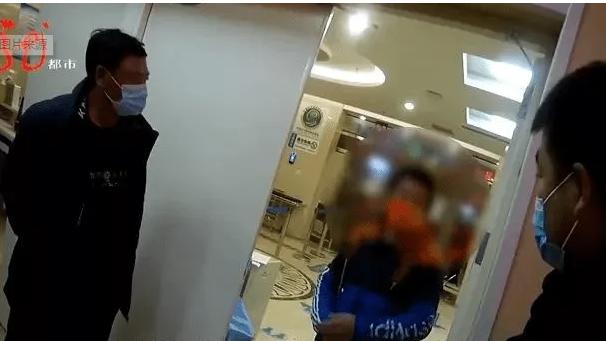 河北保定，一男子与三位朋友聚餐，后回宾馆休息时突发不适