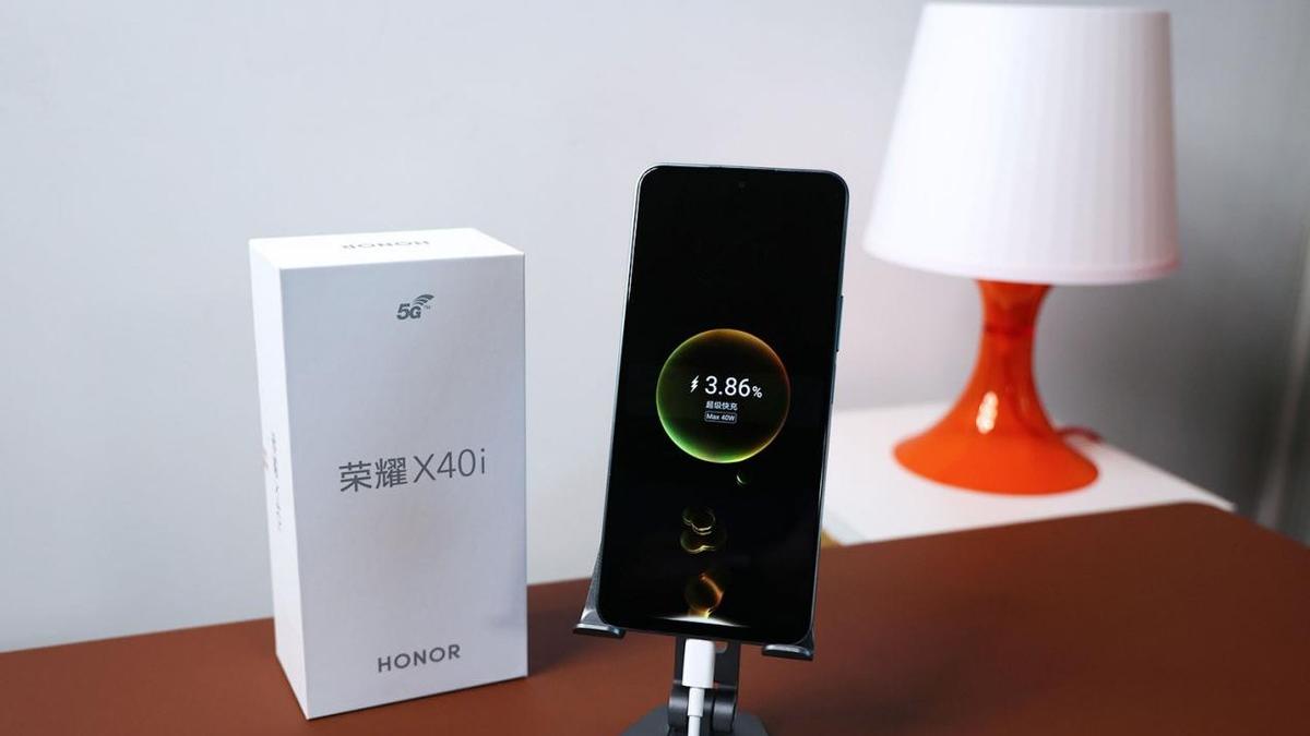 高颜值千元机什么样？荣耀X40i就是例子，轻薄身材、爱不释手