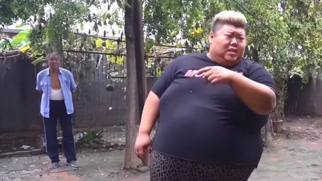 胖猴仔减200斤后重操旧业，大口炫肉直呼太棒，网友：又要走老路