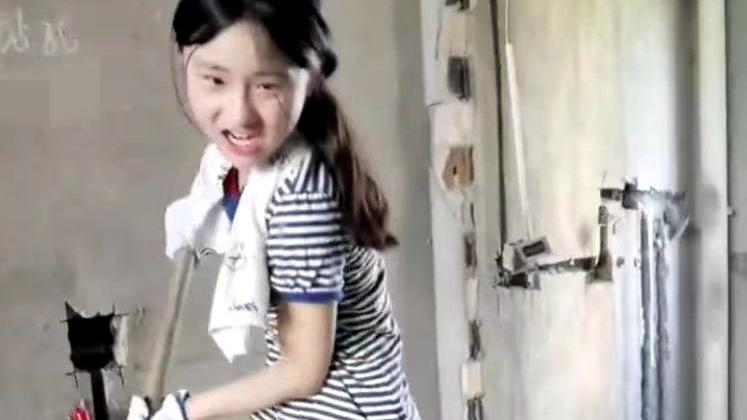 父亲带14岁女儿体验装修工作，结果不出三天，女儿就熬不下去了