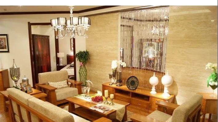 客厅沙发万万要这样摆放，不久就能旺财招好运，难怪有钱人住富裕