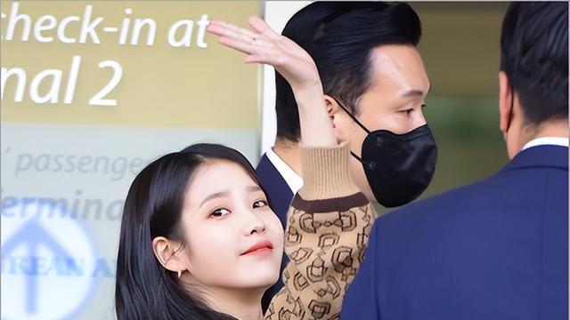 鲍喜顺|韩国女星李知恩活动新图超靓！清丽脱俗美得不可方物