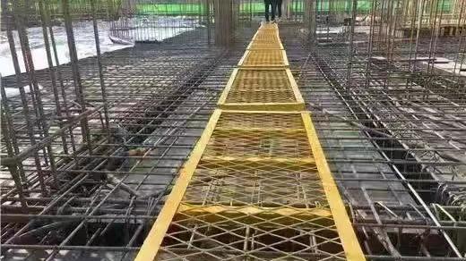 工地新式钢制移动马凳，让打灰浇筑施工更快更好更标准。