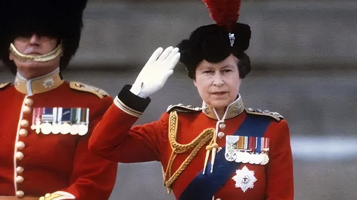 英国女王离世，白金汉宫降半旗，王室官方发布葬礼安排细节