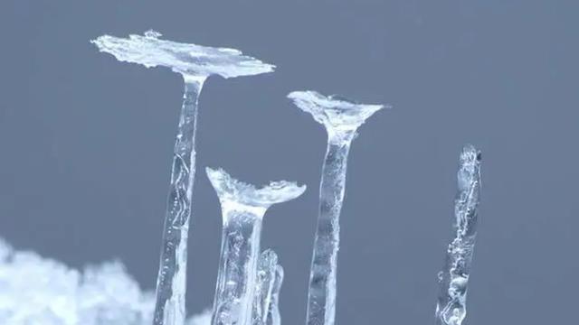 水在2000高温下可以结冰？水其实还有第20种形态：冰十八