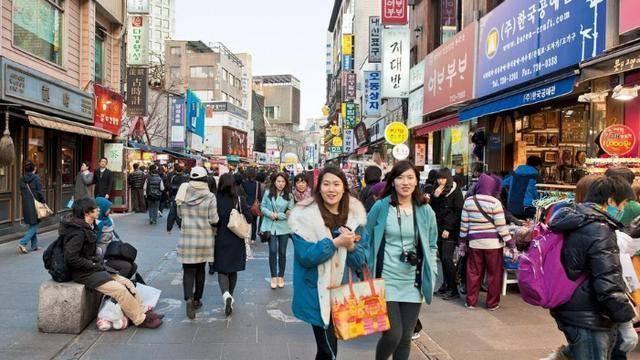 泰国人妖评价各国游客：日本人素质高，韩国人很抠，中国人一个字