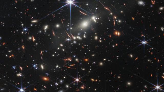 韦伯太空望远镜第一张宇宙超深空照片发布！它到底厉害在哪里？