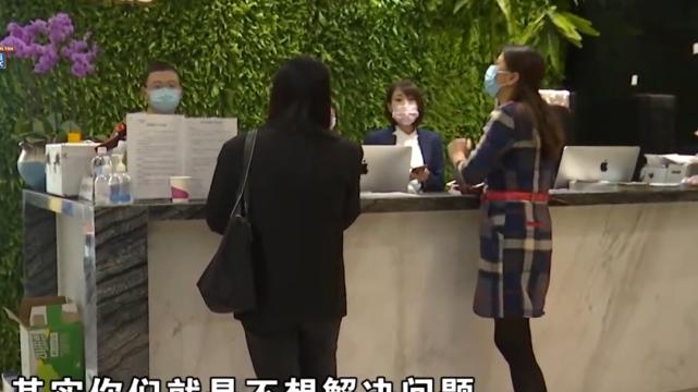 小姑娘一下蹲，结果流血了