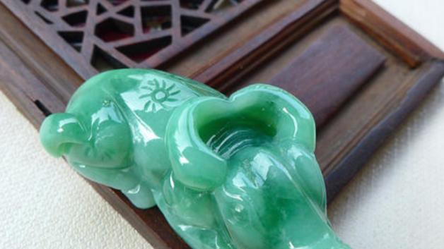 翡翠|美好的翡翠题材，包含着美好的寓意，同时也需要我们脚踏实地