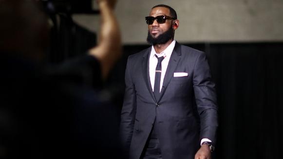 AC米兰|詹姆斯参与收购AC米兰 将成4支职业球队小老板