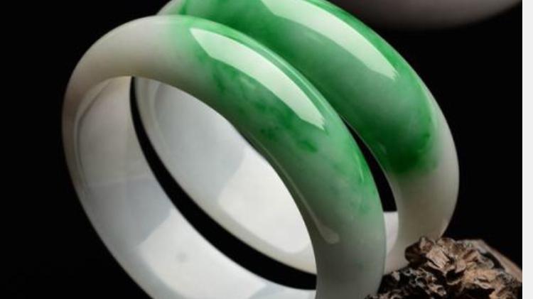翡翠手镯|翡翠手镯颜色大介绍! 翠友们快点起来查看!