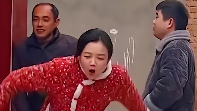 |靠魔性跳舞圈粉300万，网红聂小妹宣布退网，却被网友质疑是剧本