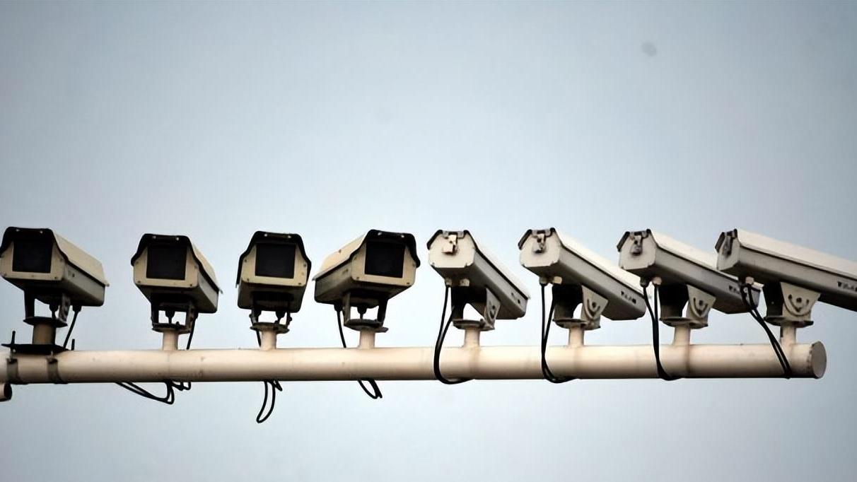 电子眼抓拍时的秘密，闪烁次数代表不同含义，有时不一定在拍违规