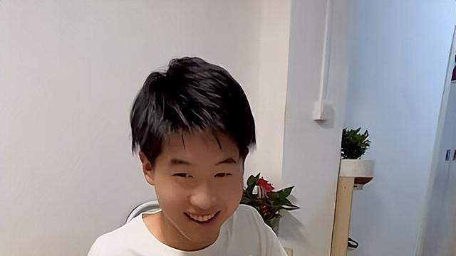 孙悦|孙卓回归后第一个团圆节，一家人整整齐齐去登山，孙卓变瘦显精神