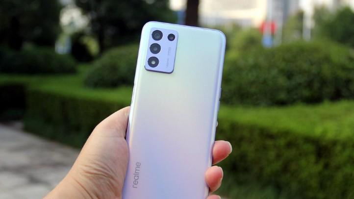 |既价格便宜，又运行流畅，续航时间还很长，这4款手机适合老年人