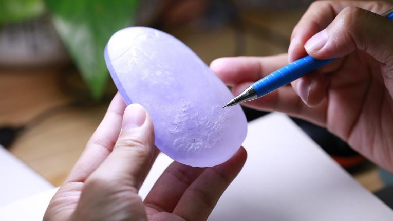 |春色翡翠是什么样的，和你认为的完全不同，这种翡翠非常有价值