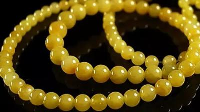 翡翠|人美还是翠美？极品稀有黄翡翠，带你快速了解