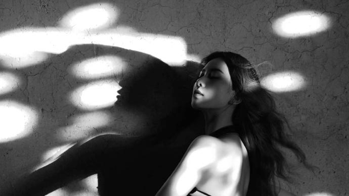 刘诗诗|刘诗诗最新时尚大片破尺度露美背，霸气侧漏画风突变不再人如淡菊