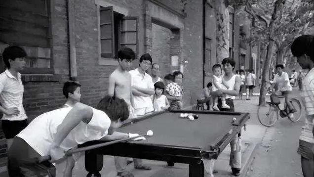 他身高只有1米4，卖白糕成亿万富翁，每月给妻子2万，却被她杀害