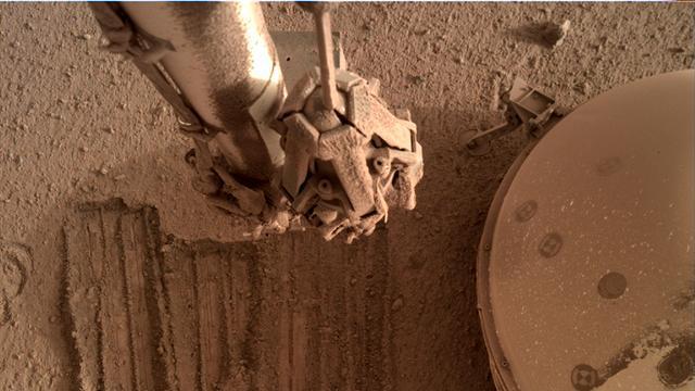 NASA洞察号传回火星照片，或是最后一张，祝融号也要面对这难题？