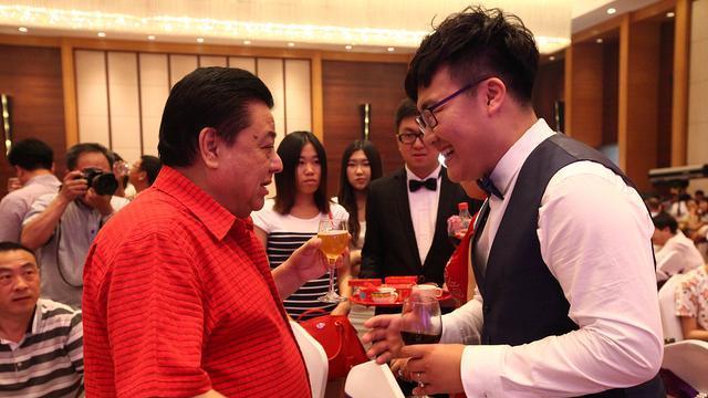 |请客吃饭，如何能让领导尽兴？活学活用“十步法”，效果事半功倍