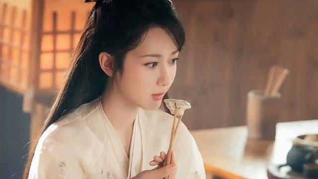 杨紫|《长相思》中的女主，不仅颜值高而言演技好，为观众展现一段神话爱情