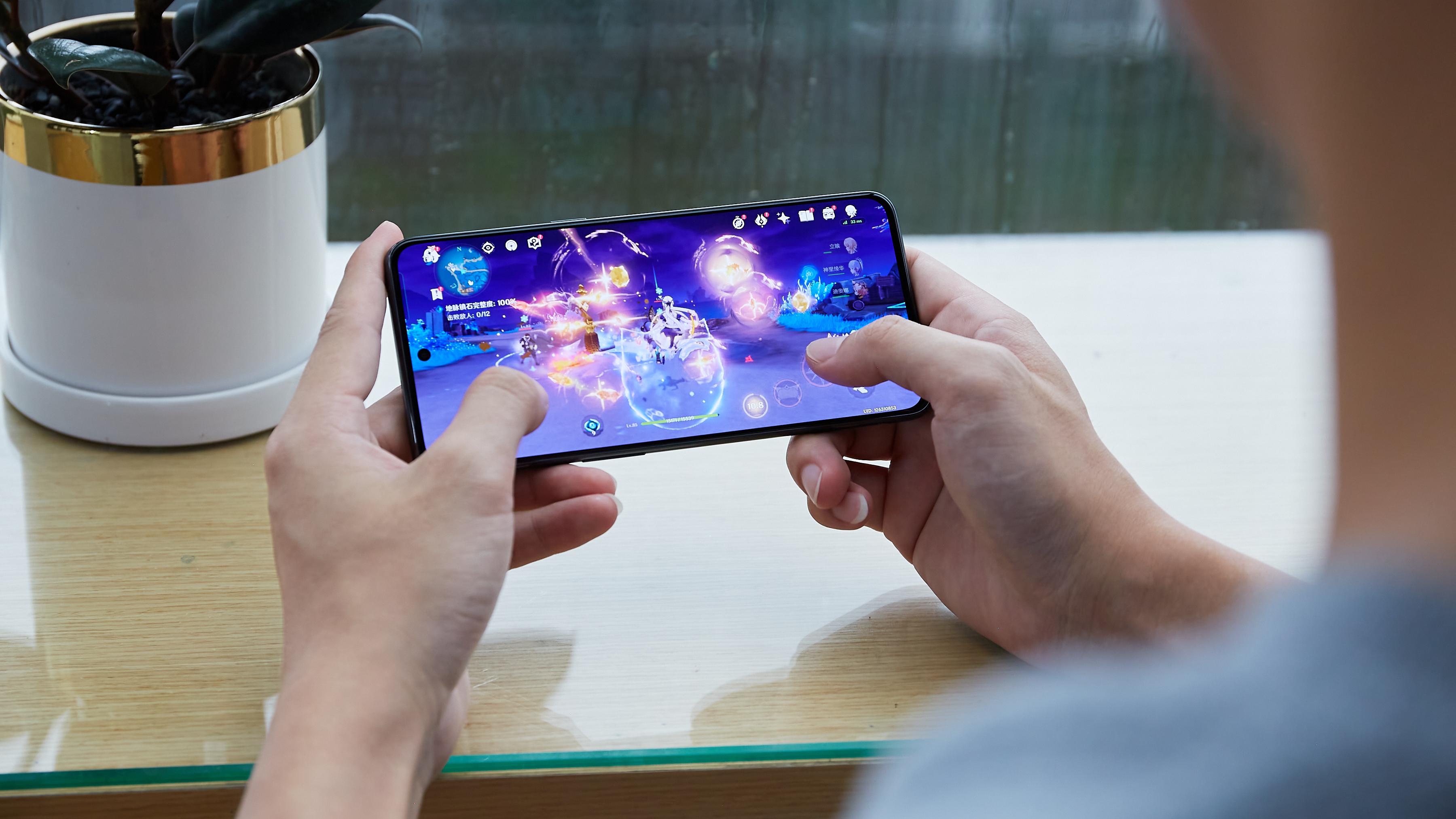 手机游戏|手游党买普通旗舰还是电竞手机好？