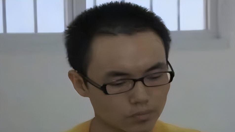 上海市|2011年，初中生盗走公款700万，出狱后年薪36万，半年又盗1900万